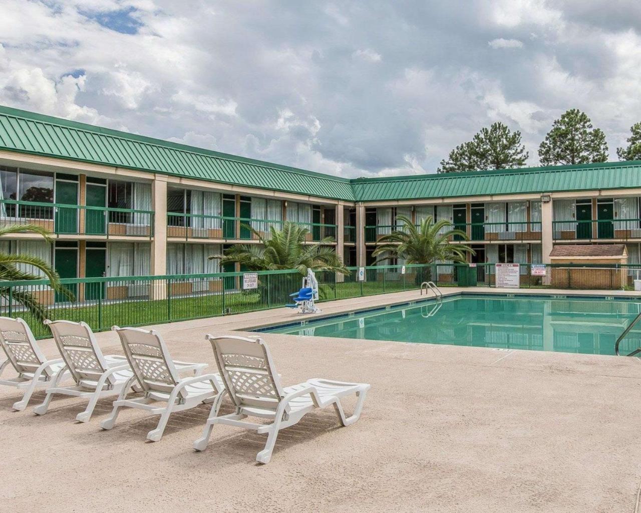 Econo Lodge Douglas Exterior photo